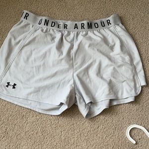 perfect condition light gray under armour shorts